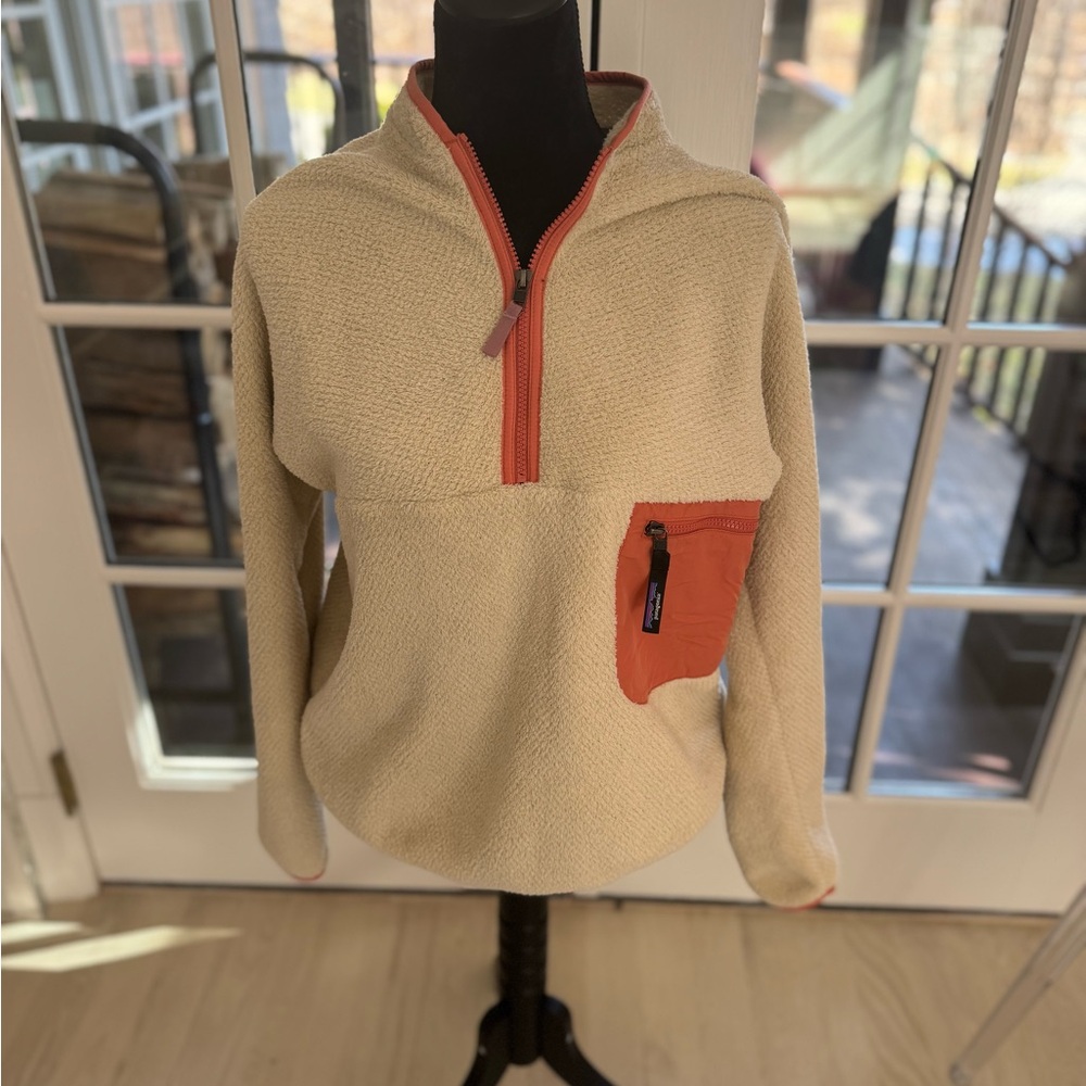 Patagonia quarter zip - like new